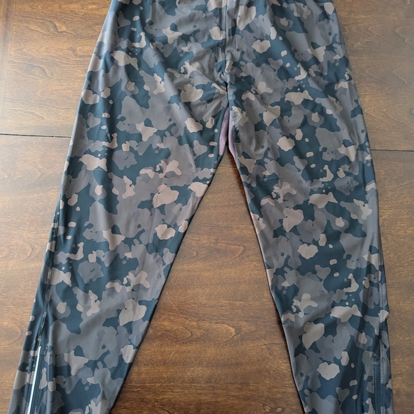Vitality swift joggers camo size Small - Picture 2 of 4